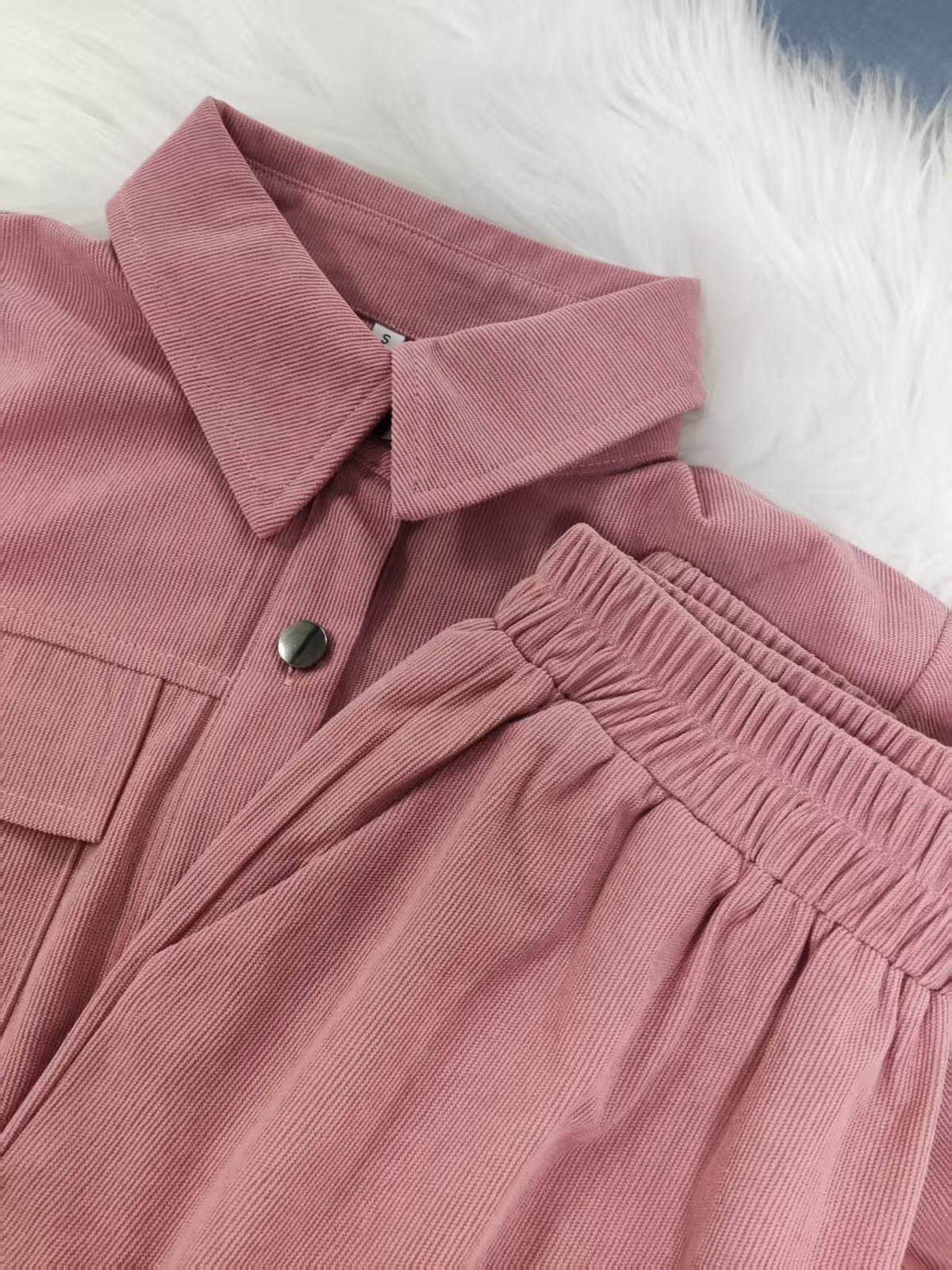 Damski 2-częściowy zestaw z welurowymi spodniami i marynarką – miękki i stylowy strój do biura, na co dzień, na czas wolny i w stylu smart casual