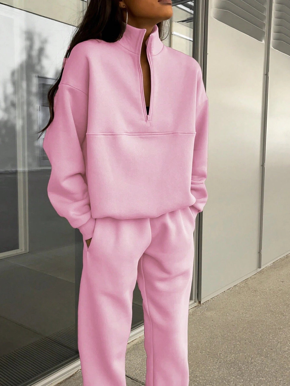Dámská 2dílná souprava s oversized mikinou na poloviční zip a volnými joggery – pohodlný outfit pro každodenní nošení, volný čas a odpočinek