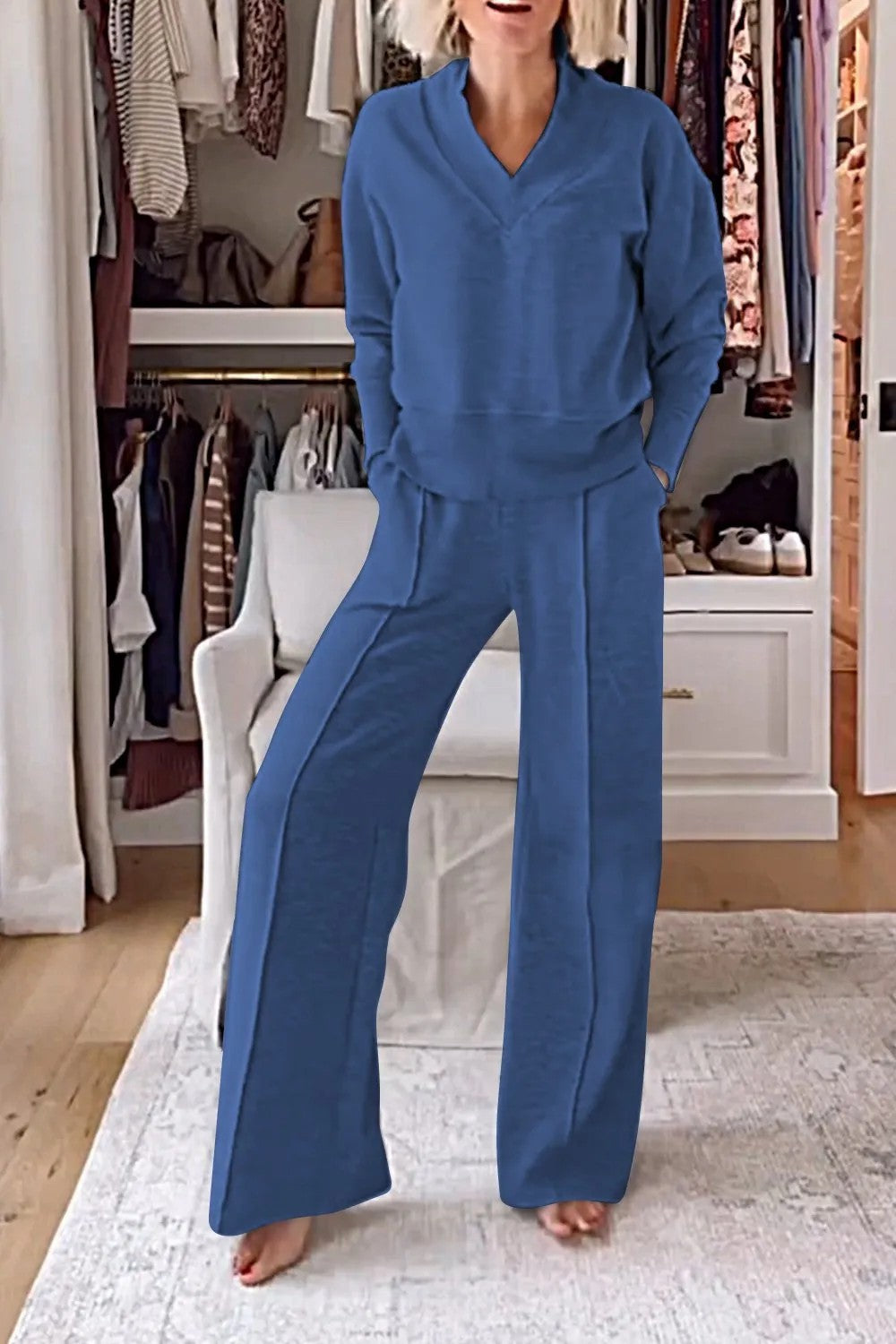 Women's Relaxed 2-Piece Set with V-Neck, Long-Sleeve Pullover and Wide-Leg Pants - Elegant Everyday Set for Leisure, Everyday Wear and Smart Casual Style