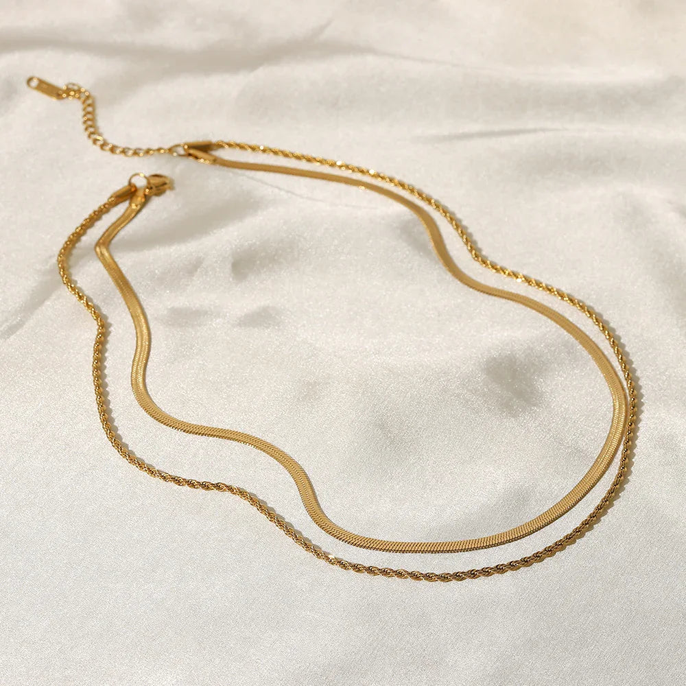 Collar en capas para mujer con doble cadena chapada en oro de acero inoxidable y texturas combinadas - joya elegante para uso diario, fiestas y looks de noche