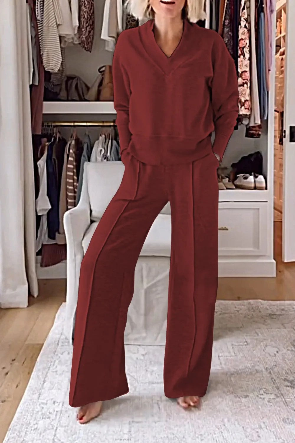 Women's Relaxed 2-Piece Set with V-Neck, Long-Sleeve Pullover and Wide-Leg Pants - Elegant Everyday Set for Leisure, Everyday Wear and Smart Casual Style