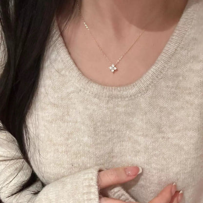 Collar floral para mujer de plata de ley chapada en oro, con colgante de cristal y circonitas - elegante joya para uso diario, fiestas y ocasiones especiales