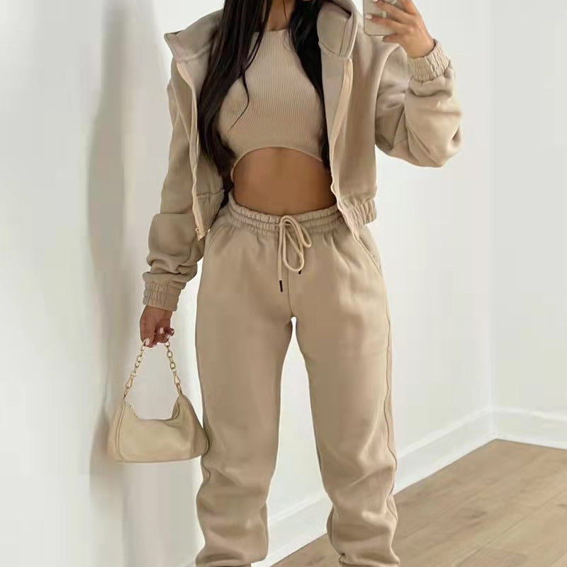 Damski 3-częściowy zestaw athleisure z krótkim prążkowanym topem, bluzą z kapturem zapinaną na zamek i joggerami ze sznurkiem - luźny zestaw na trening, co dzień i czas wolny