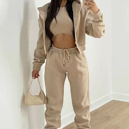 Damski 3-częściowy zestaw athleisure z krótkim prążkowanym topem, bluzą z kapturem zapinaną na zamek i joggerami ze sznurkiem - luźny zestaw na trening, co dzień i czas wolny