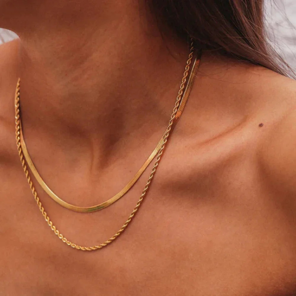 Collar en capas para mujer con doble cadena chapada en oro de acero inoxidable y texturas combinadas - joya elegante para uso diario, fiestas y looks de noche