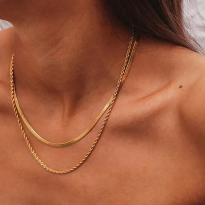 Collar en capas para mujer con doble cadena chapada en oro de acero inoxidable y texturas combinadas - joya elegante para uso diario, fiestas y looks de noche