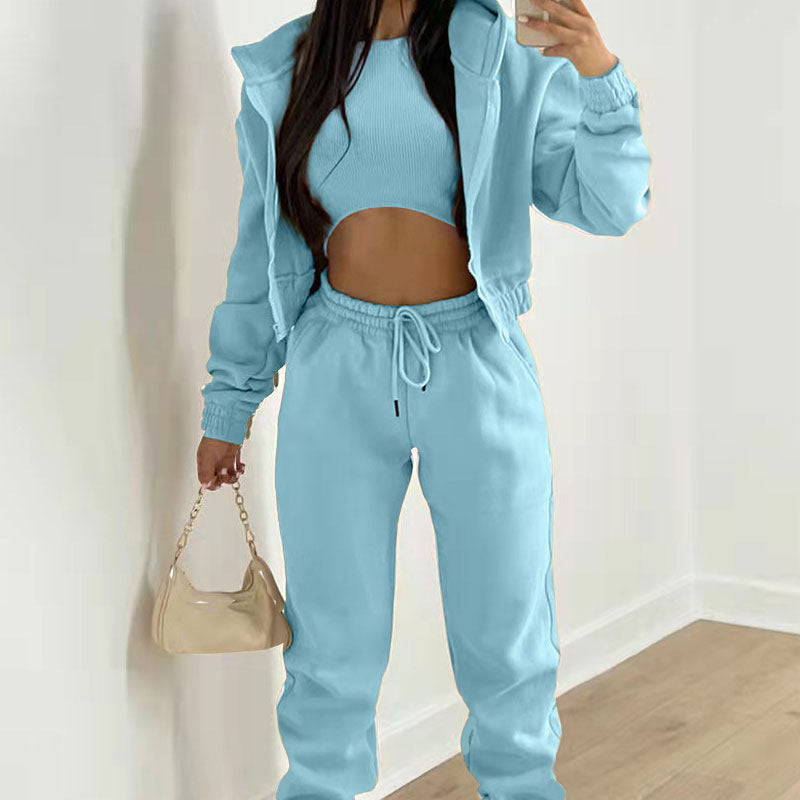 Damski 3-częściowy zestaw athleisure z krótkim prążkowanym topem, bluzą z kapturem zapinaną na zamek i joggerami ze sznurkiem - luźny zestaw na trening, co dzień i czas wolny