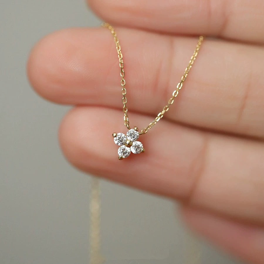 Collar floral para mujer de plata de ley chapada en oro, con colgante de cristal y circonitas - elegante joya para uso diario, fiestas y ocasiones especiales
