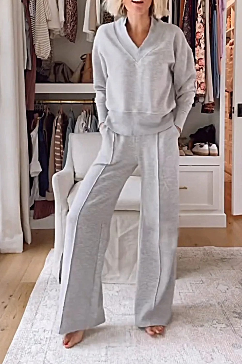 Women's Relaxed 2-Piece Set with V-Neck, Long-Sleeve Pullover and Wide-Leg Pants - Elegant Everyday Set for Leisure, Everyday Wear and Smart Casual Style