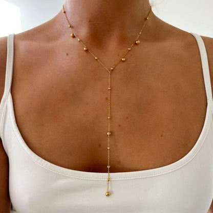 Women's gold-colored Y necklace in stainless steel with a pearl chain and long teardrop design – elegant jewelry for everyday wear, parties, and evening styling