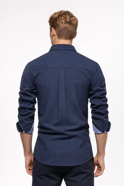 Camisa slim fit de hombre con cierre de botones, puños y cuello en contraste - elegante camisa para la oficina, negocios, uso diario y un estilo smart casual