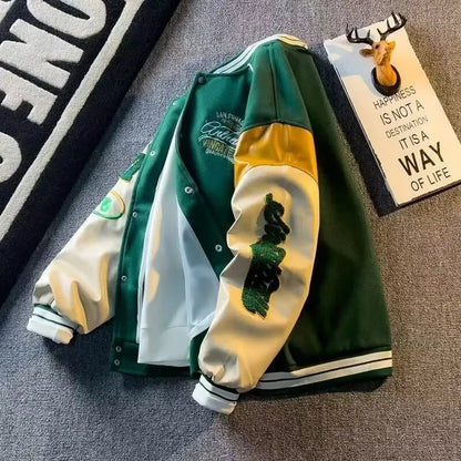 Męska kurtka patchworkowa z haftowanymi detalami i zapięciem na guziki – lekka kurtka casual na co dzień, na czas wolny, w podróż i w stylu streetwear