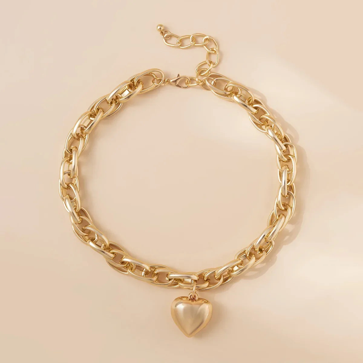 Collar chunky para mujer con colgante de corazón dorado, cadena gruesa y cierre de mosquetón ajustable - joya llamativa para uso diario, fiestas y ocasiones especiales