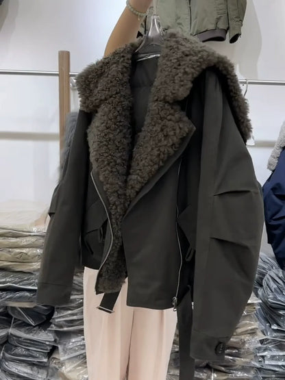 Dámská oversized bunda s límcem z umělé kožešiny a asymetrickým zipem - ležérní zimní svrchní oblečení pro chladné dny, každodenní nošení a moderní styl