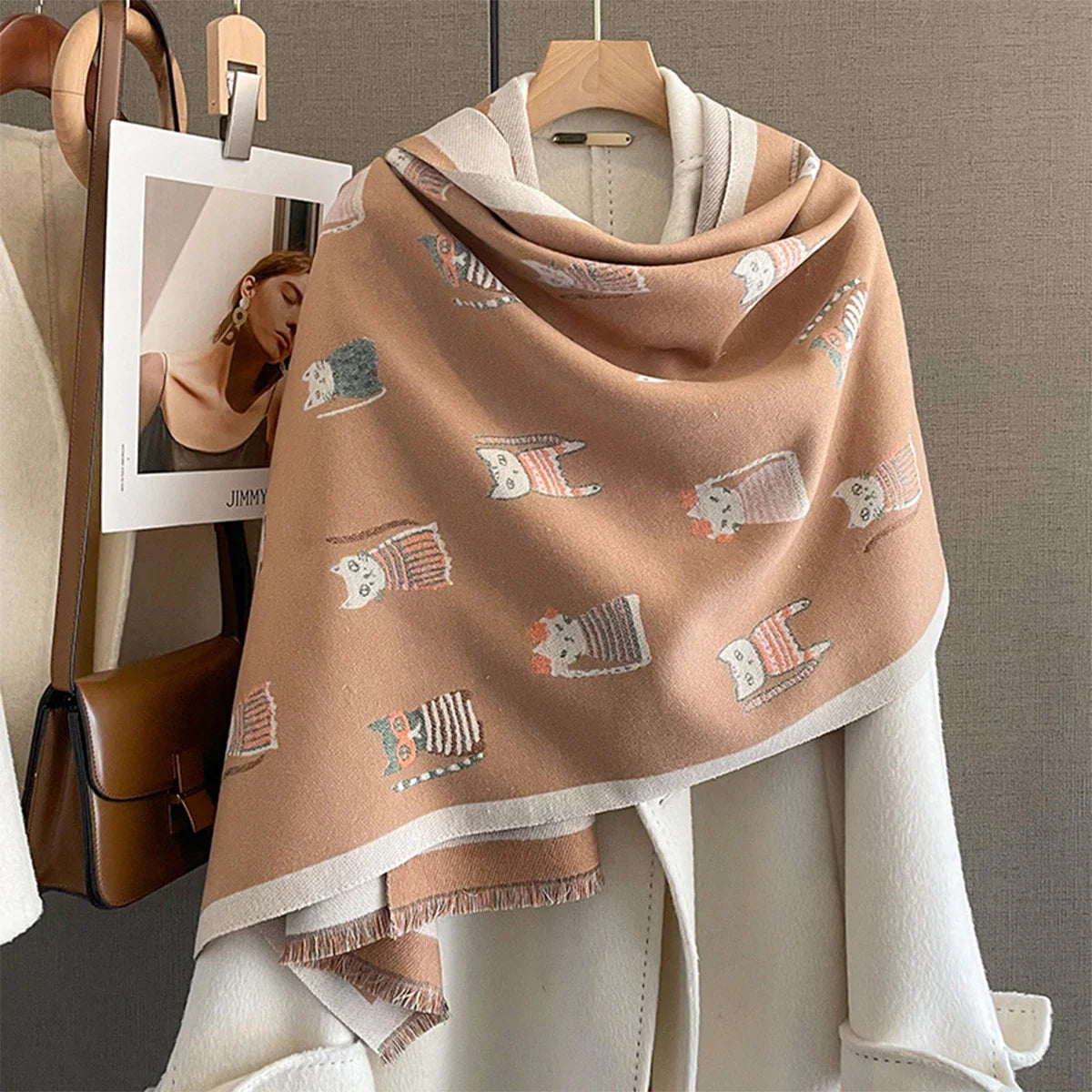 Damski miękki zimowy szalik z nadrukiem, frędzlami i kaszmirowym w dotyku wykończeniem – elegancki szalik na chłodne dni, na co dzień i do zimowych stylizacji