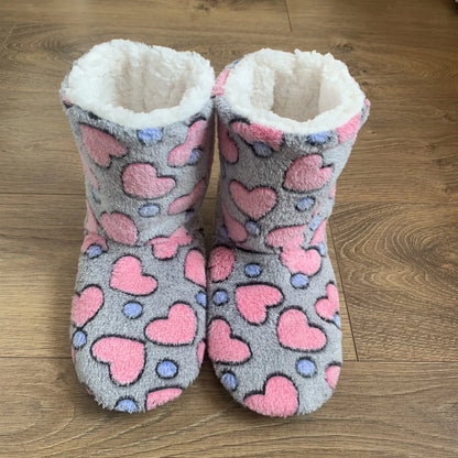 Women's Plush-Lined Winter Bootie Slippers with Non-Slip Sole – Warm House Shoes for Fall, Winter, Relaxation, and Everyday Wear