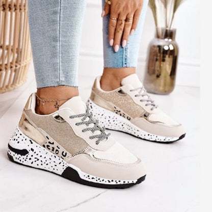 Dame Chunky Platform-sneakers Med Metalliske Detaljer Og Plettet Sål – Moderne Snøresko Til Afslappet Hverdagsbrug Og Stilfulde Bylooks