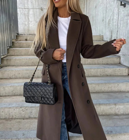 Damski długi płaszcz z klapami i jednorzędowym zapięciem – eleganckie okrycie wierzchnie na jesień, zimę i w stylu smart casual