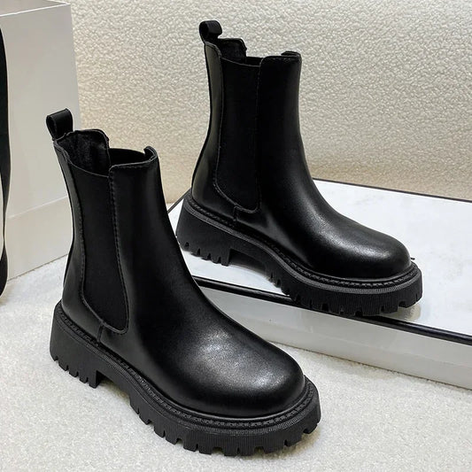 Women's Chunky Chelsea Boots with Thick Lug Soles – Modern Ankle Boots for Autumn, Winter, Everyday Wear, and Leisure