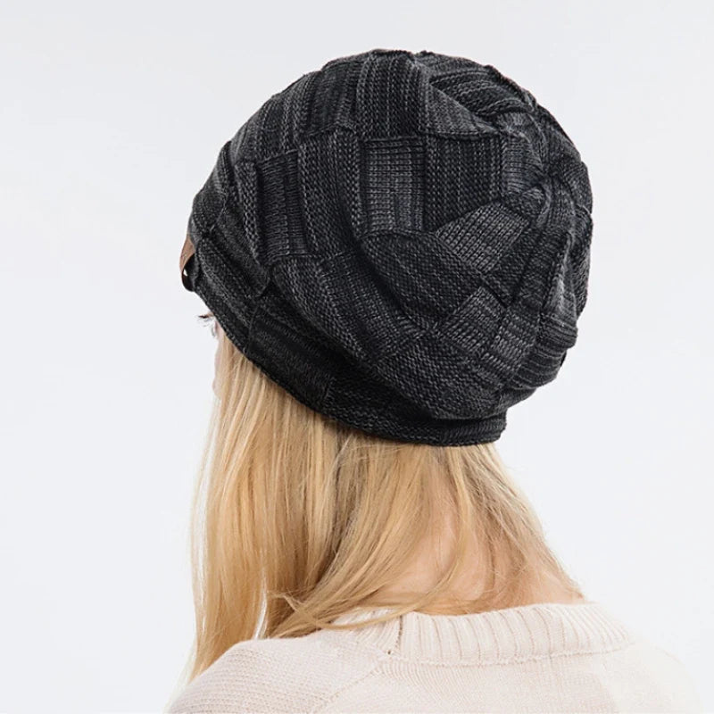 Dámská strukturovaná pletená čepice typu slouchy s pružností a ležérním patchworkovým designem - teplá zimní čepice na chladné dny, pro každodenní nošení a volný čas