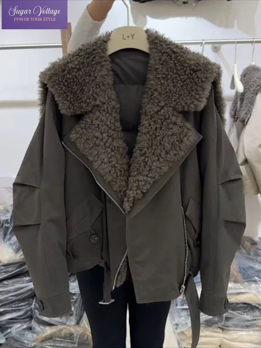 Jachetă de damă oversized, cu guler din blană sintetică și fermoar asimetric – haină de iarnă lejeră pentru zile reci, purtare zilnică și un stil modern
