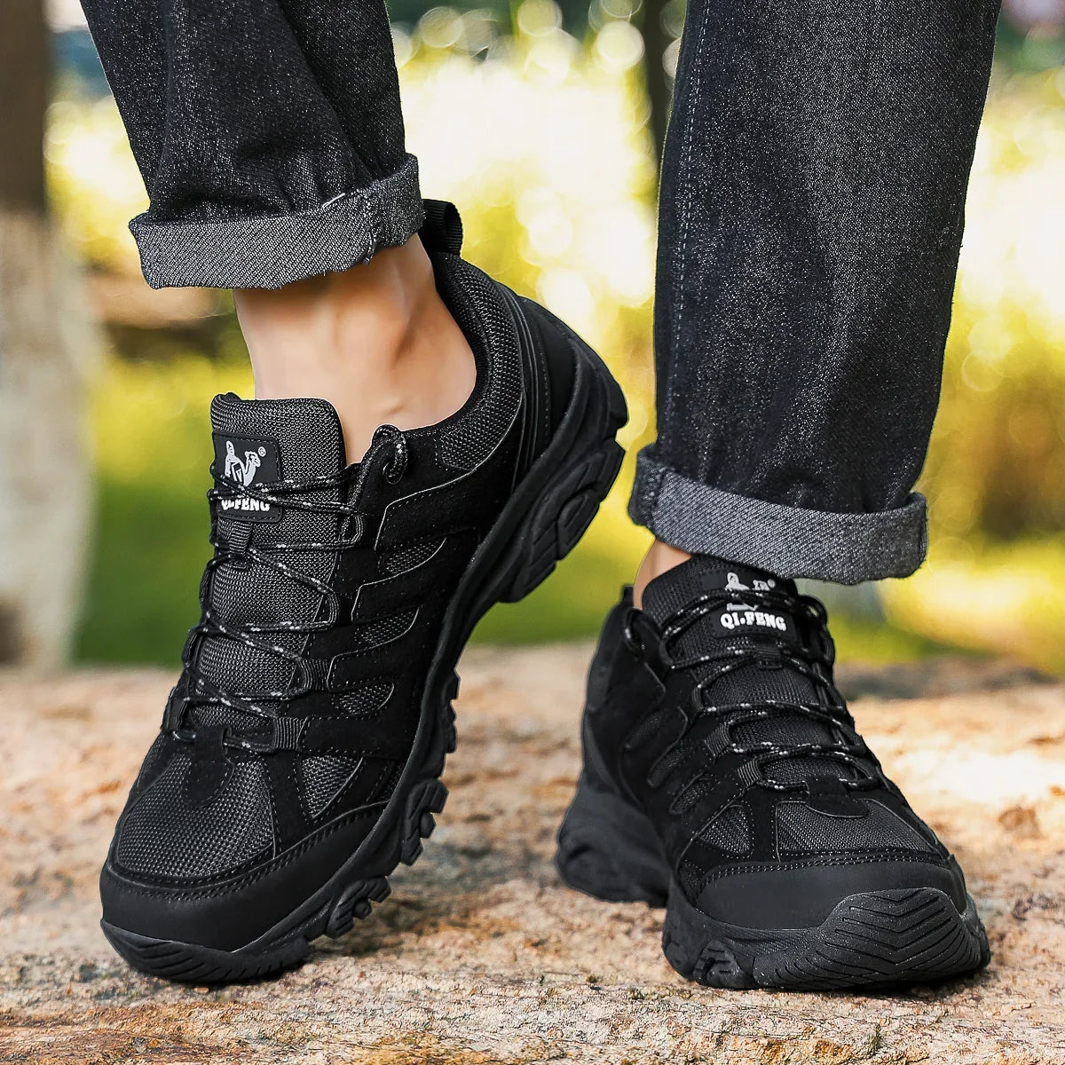 Męskie niskie zimowe buty trekkingowe ze sznurowadłami i antypoślizgową podeszwą z bieżnikiem – wytrzymałe sneakersy trailowe do trekkingu, wędrówek i aktywności na świeżym powietrzu