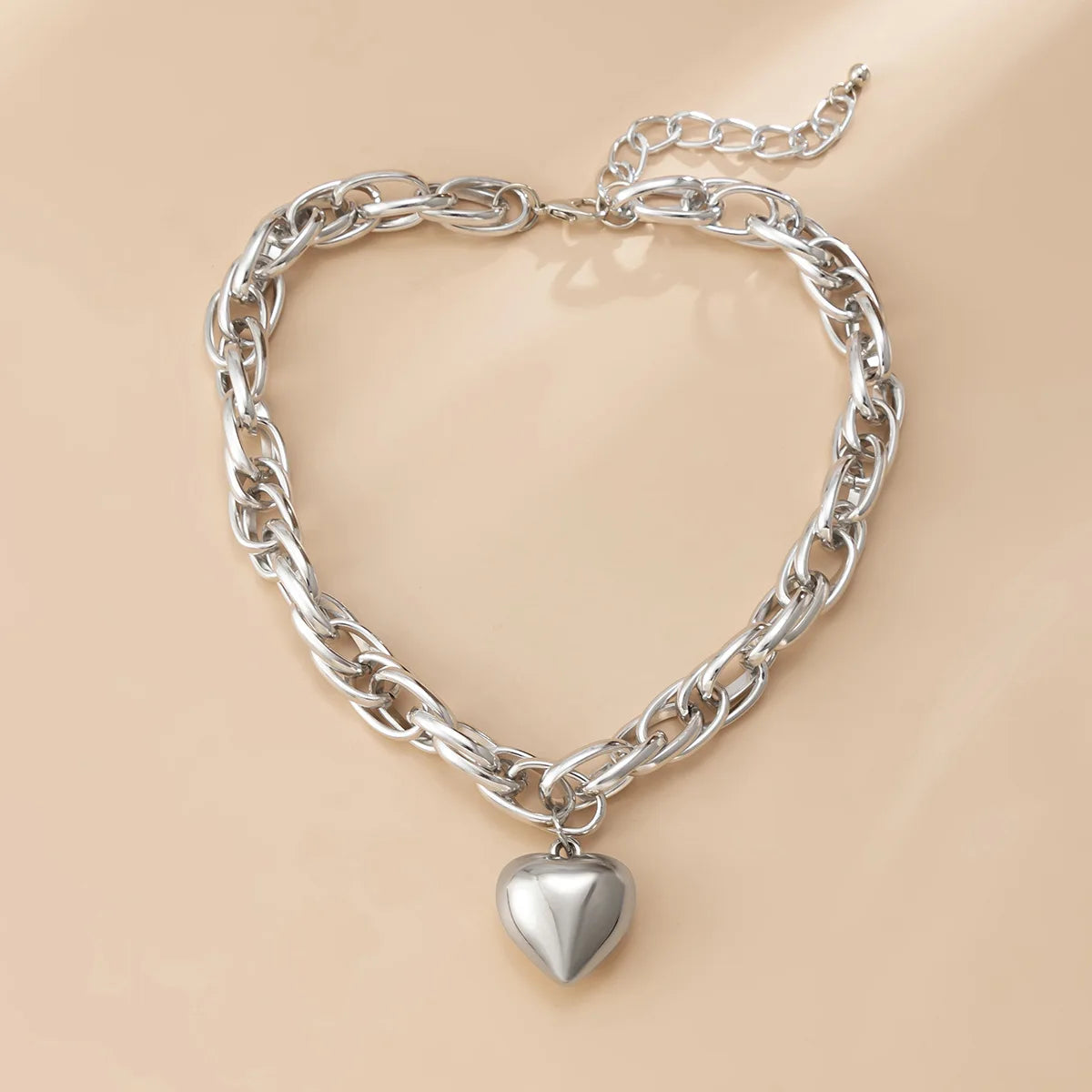 Collar chunky para mujer con colgante de corazón dorado, cadena gruesa y cierre de mosquetón ajustable - joya llamativa para uso diario, fiestas y ocasiones especiales