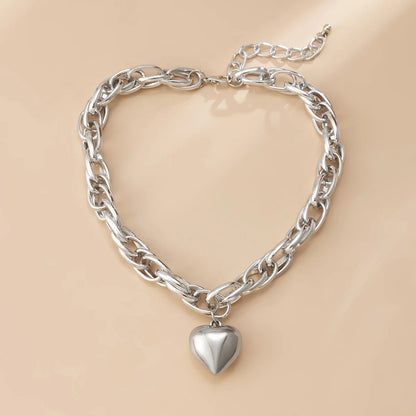 Collar chunky para mujer con colgante de corazón dorado, cadena gruesa y cierre de mosquetón ajustable - joya llamativa para uso diario, fiestas y ocasiones especiales