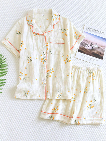 Women's Floral Pajama Set with Short-Sleeved Shirt and Shorts – Light and Comfortable Sleepwear for Warm Summer Nights