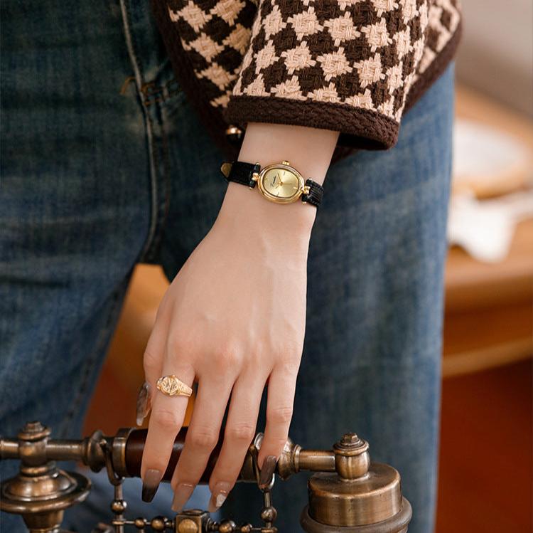 Reloj de pulsera para mujer con esfera cuadrada, correa de cuero y caja dorada de acero inoxidable - reloj minimalista para uso diario, trabajo y ocasiones especiales