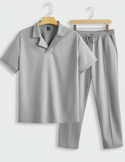 Herre Minimalistisk 2-delt Sommersæt Med Poloskjorte Og Tapered Bukser – Let Outfit Til Ferie, Hverdagsbrug, Fritid Og Smart Casual Stil