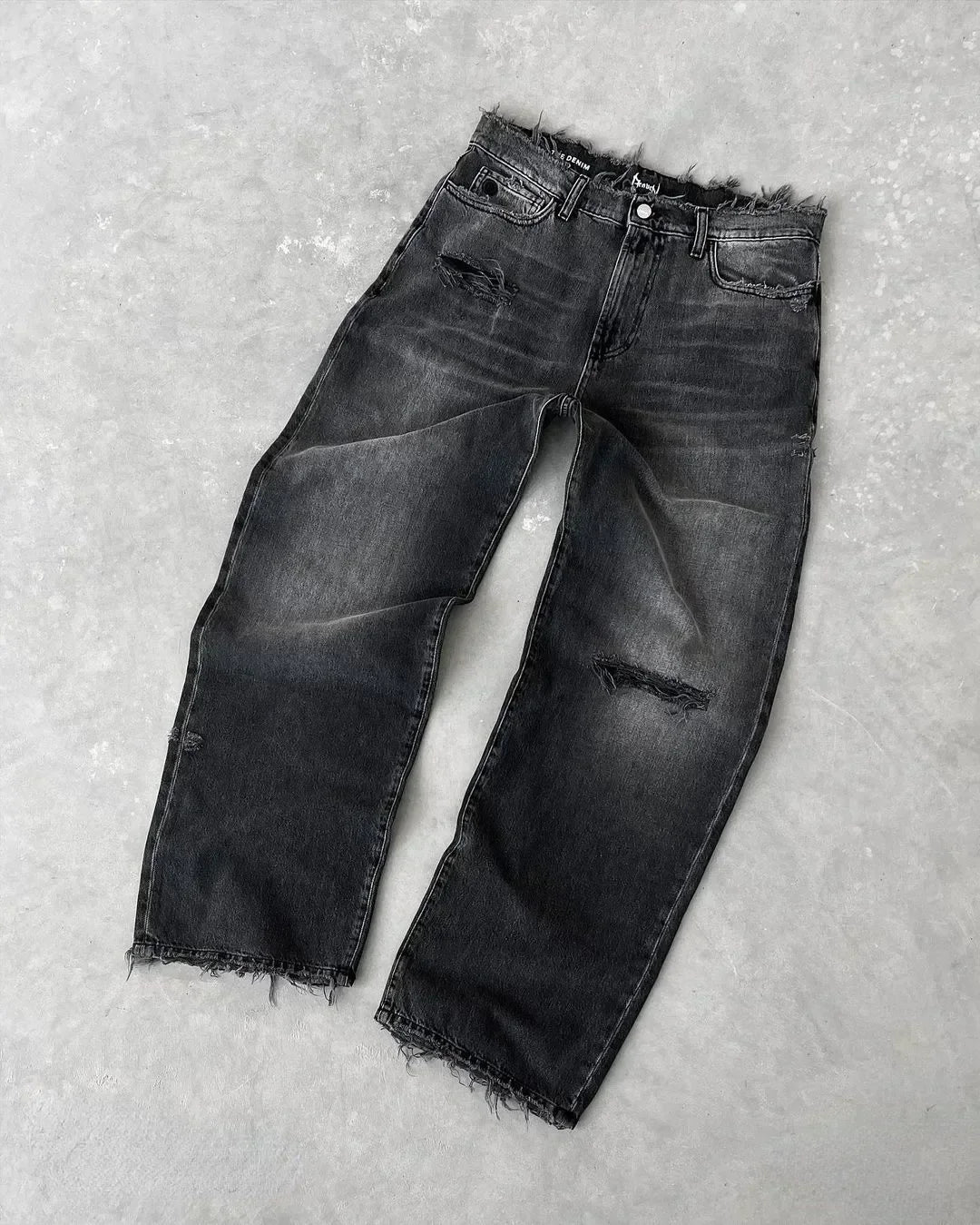 Vaqueros de pierna recta para hombre con denim lavado, detalles rasgados y bordes sin rematar - Vaqueros relajados para uso diario, ocio y estilo casual