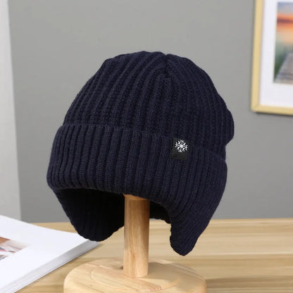 Pánská zimní čepice beanie z žebrovaného úpletu s měkkou podšívkou a extra krytím uší – hřejivá pletená čepice do chladných dnů, na běžné nošení a na ven