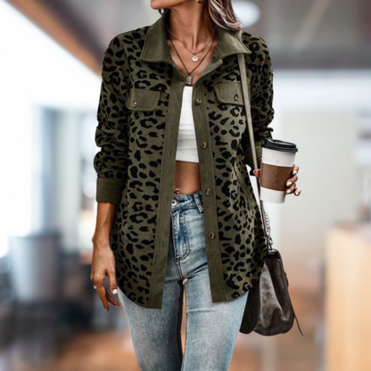 Dámská košilová bunda s leopardím vzorem, náprsními kapsami a zapínáním na knoflíky – ležérní overshirt na každodenní nošení, volný čas a elegantní ležérní styl