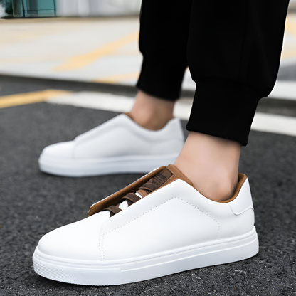 Men’s sneakers in smooth leather with elastic laces – modern sneakers with a sturdy sole for everyday wear, leisure, and casual outfits