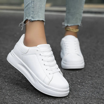 Dame Sneakers Med Platformsål Og Minimalistisk Snøredesign – Moderne Hverdagssko Til Bybrug, Fritid Og Smart Casual Stil