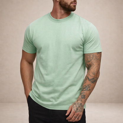 Tricou bărbătesc din bumbac, cu croială slim fit și guler rotund – piesă de bază clasică pentru purtare zilnică, timp liber și stil smart casual