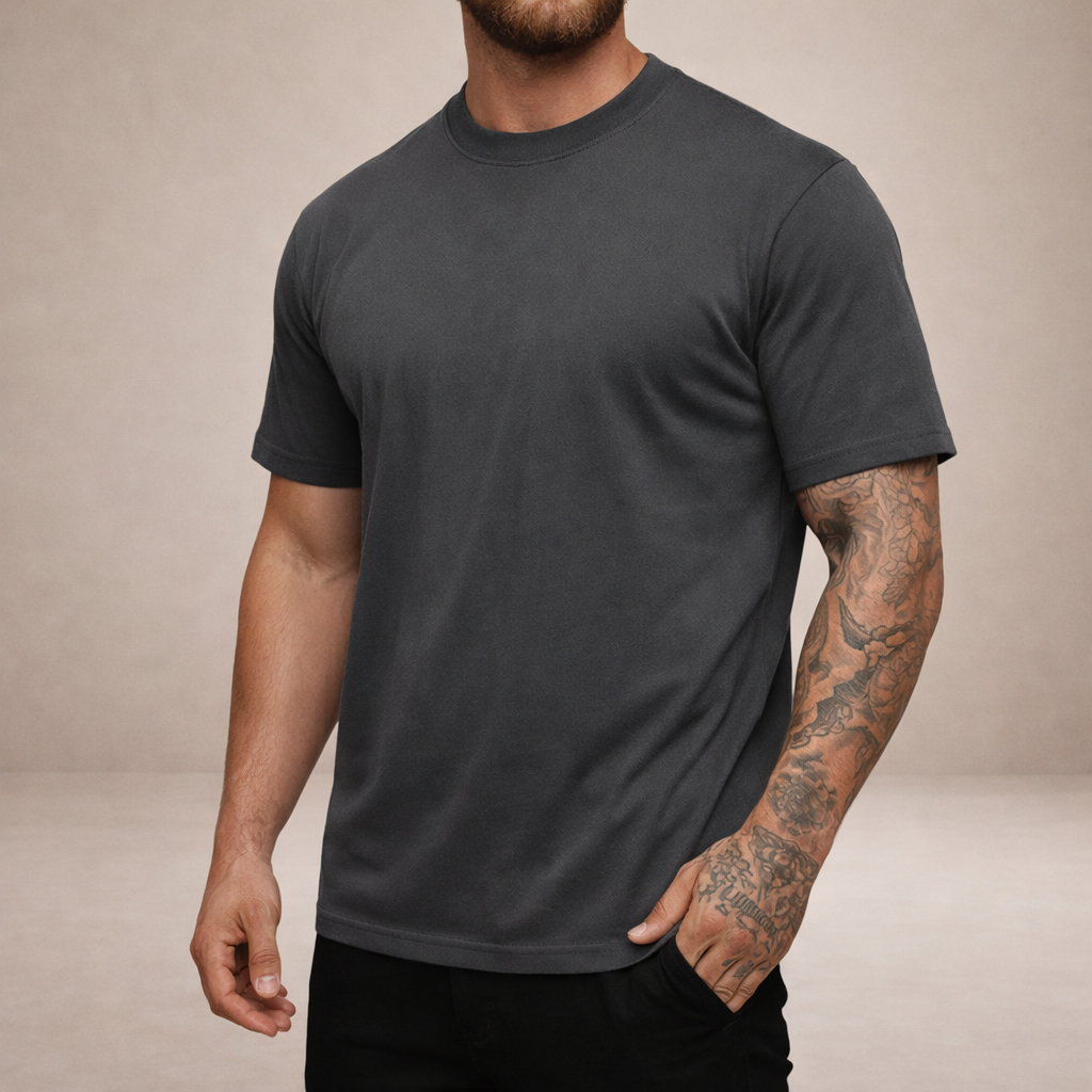Tricou bărbătesc din bumbac, cu croială slim fit și guler rotund – piesă de bază clasică pentru purtare zilnică, timp liber și stil smart casual