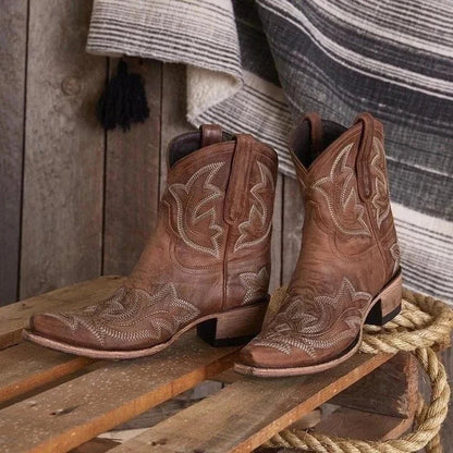 Dame Western Ankelstøvler Med Broderede Detaljer Og Blokhæl – Cowboyinspirerede Støvler Til Hverdagsbrug, Fest, Fritid Og Smart Casual Stil
