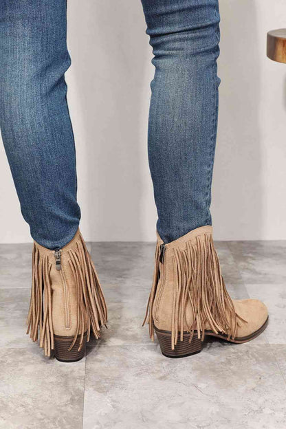 Women's Western Boots with Fringe and Pointed Toe – Ankle Boots with Block Heel and Tassel Details for Fall and Casual Everyday Wear