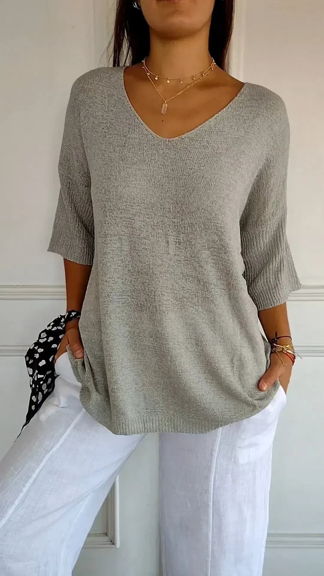 Women's Loose-Fit V-Neck Knit Top – Lightweight and Long Knitwear for Everyday Wear, Leisure and Smart Casual Style
