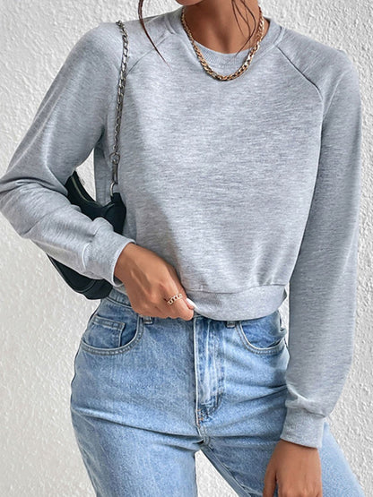 Women's Cropped Raglan Sweatshirt with Crew Neck and Ribbed Edges - Sporty Pullover for Everyday Wear, Leisure and Casual Style