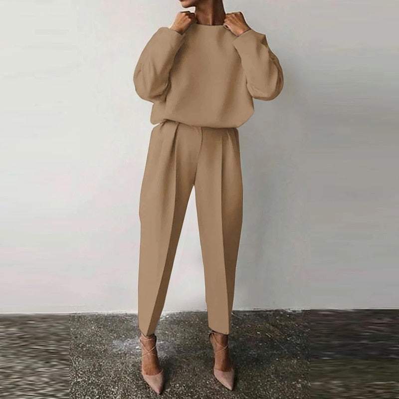 Dámský elegantní dvoudílný kostým s blejzrem a kalhotami – univerzální outfit do kanceláře, na každý den, volný čas i ve stylu smart casual