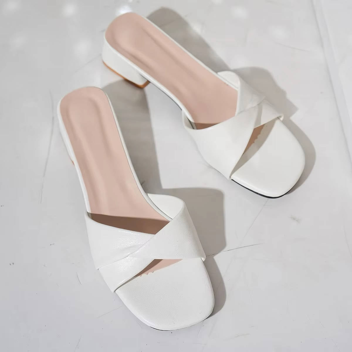 Dame Slip-in Sandaler Med Krydsremme Og Lav Blokhæl