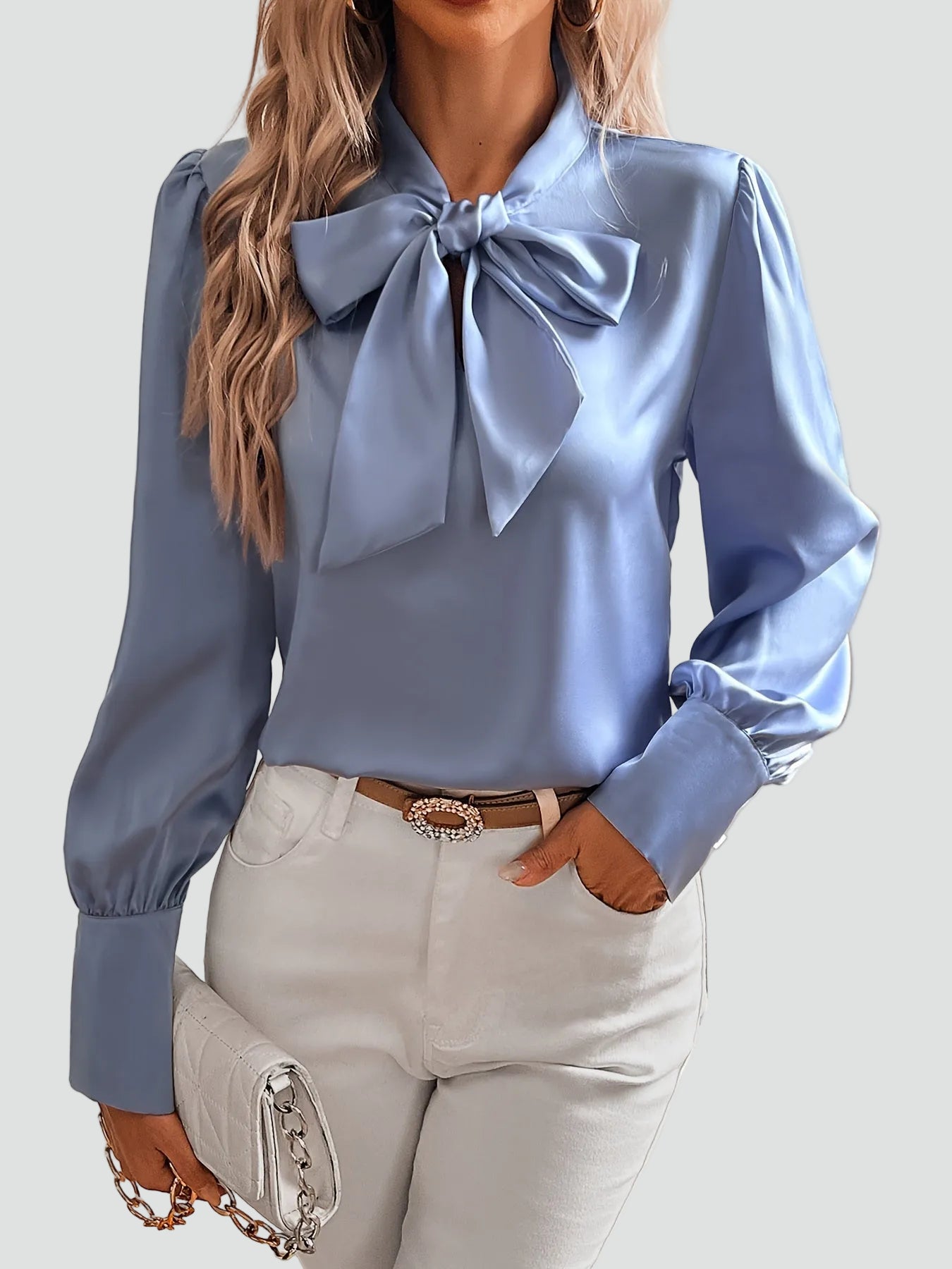 Damebluse I Satin Med Sløjfehals Og Statement-Ærmer