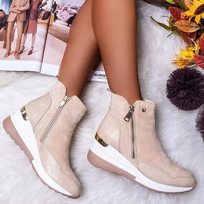Women's waterproof ankle boots with wedge heel and fleece lining - warm boots with zipper and non-slip sole for winter and everyday wear