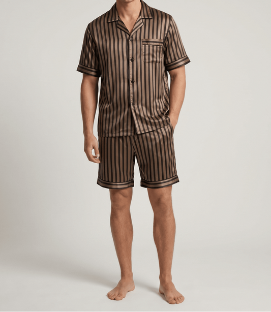Herre Pyjamassæt I Mønstret Satin – Kortærmet Nattøjsskjorte Med Knapper Og Matchende Shorts Til Komfortabel Søvn Og Afslapning Derhjemme