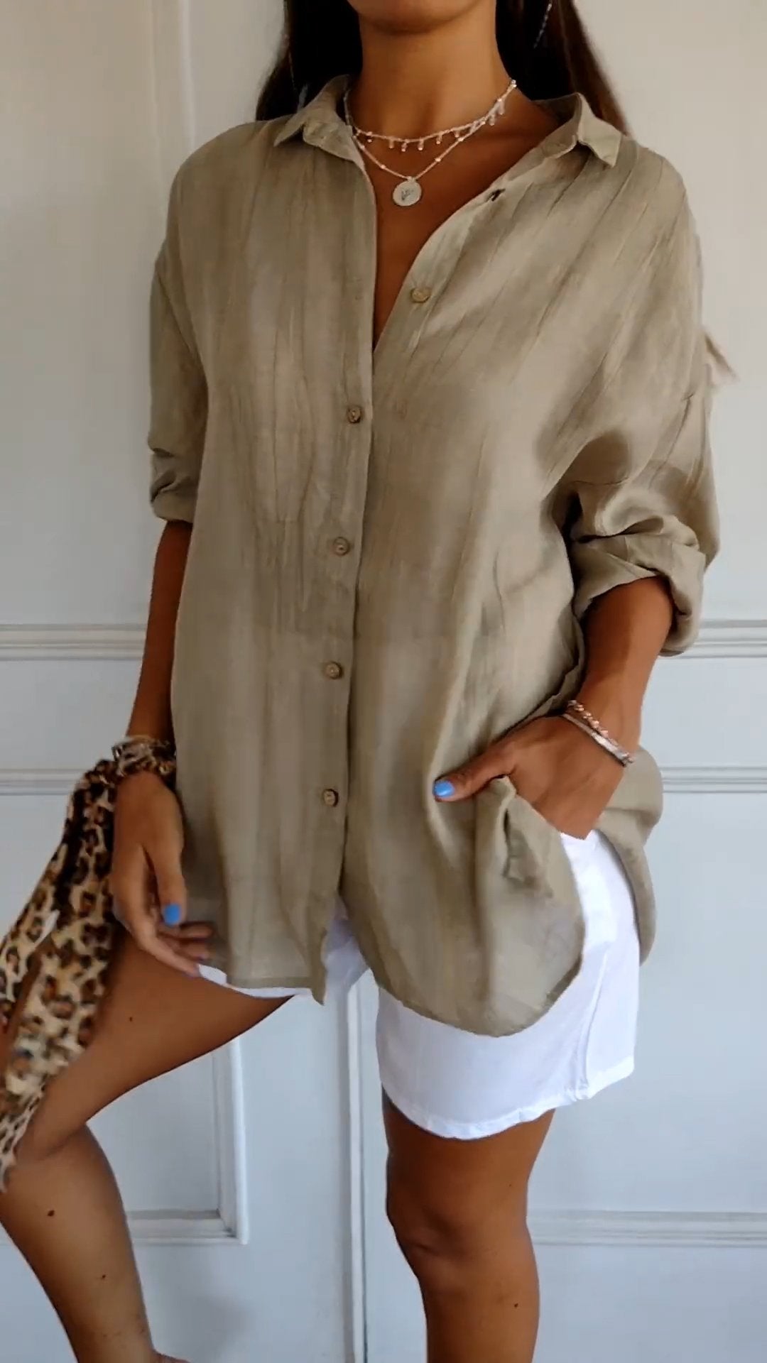 Damska oversize’owa koszula o lnianym wyglądzie z zapięciem na guziki z przodu – swobodna koszula na wakacje, na co dzień, na czas wolny i do stylu smart casual