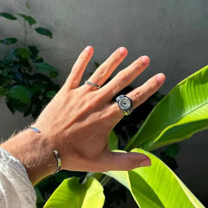 Anillo reloj de cuarzo ajustable para hombre de metal pulido - Esfera compacta para el día y la noche