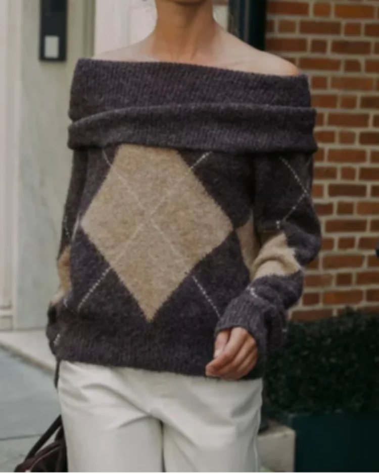 Women's off-shoulder sweater with argyle pattern - relaxed sweater with folded neckline for fall and everyday wear